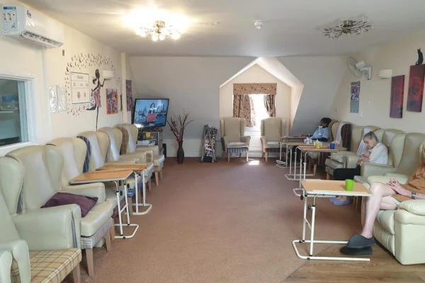 Rehabilitation and mobility support in Forest Place gardens